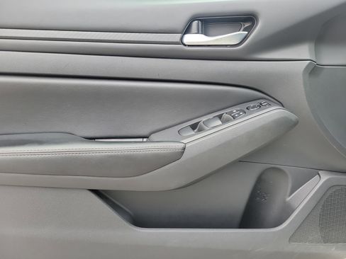 Used 2025 Nissan Altima 2.5 SV FWD image 11