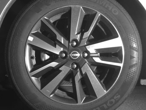 Used 2025 Nissan Versa SV FWD image 15