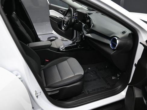 Used 2025 Chevrolet Trax LT w/ Driver Confidence Package image 19