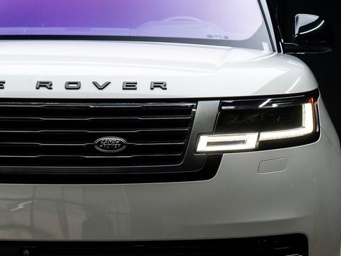Used 2023 Land Rover Range Rover SV AWD/4WD image 4