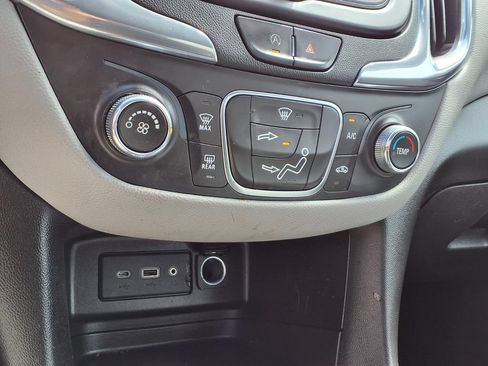 Used 2022 Chevrolet Equinox LS FWD image 7