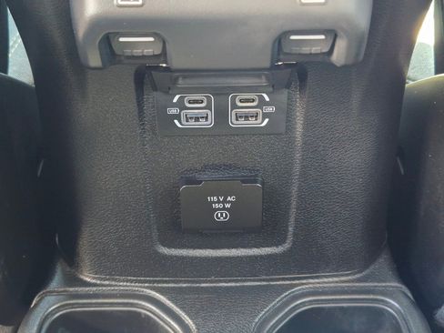 Used 2025 Jeep Wrangler Sahara image 17