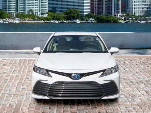 Used 2023 Toyota Camry LE image 2