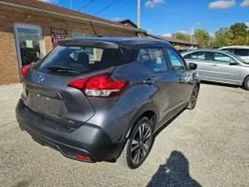 Used 2019 Nissan Kicks SV FWD image 8