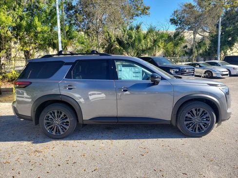 New 2026 Nissan Pathfinder SL image 8