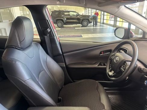 Used 2022 Toyota Prius XLE FWD image 11