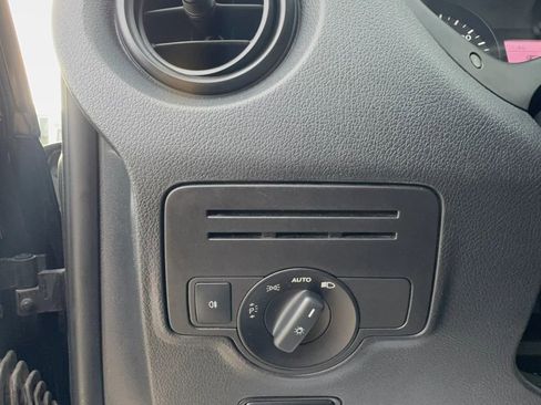 Used 2018 Mercedes-Benz Metris Passenger image 12