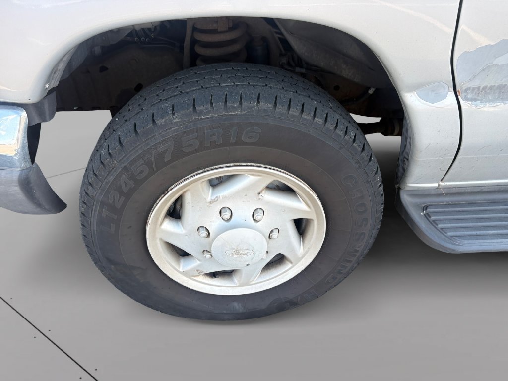 Used 2006 Ford E-350 and Econoline 350 XL RWD image 9