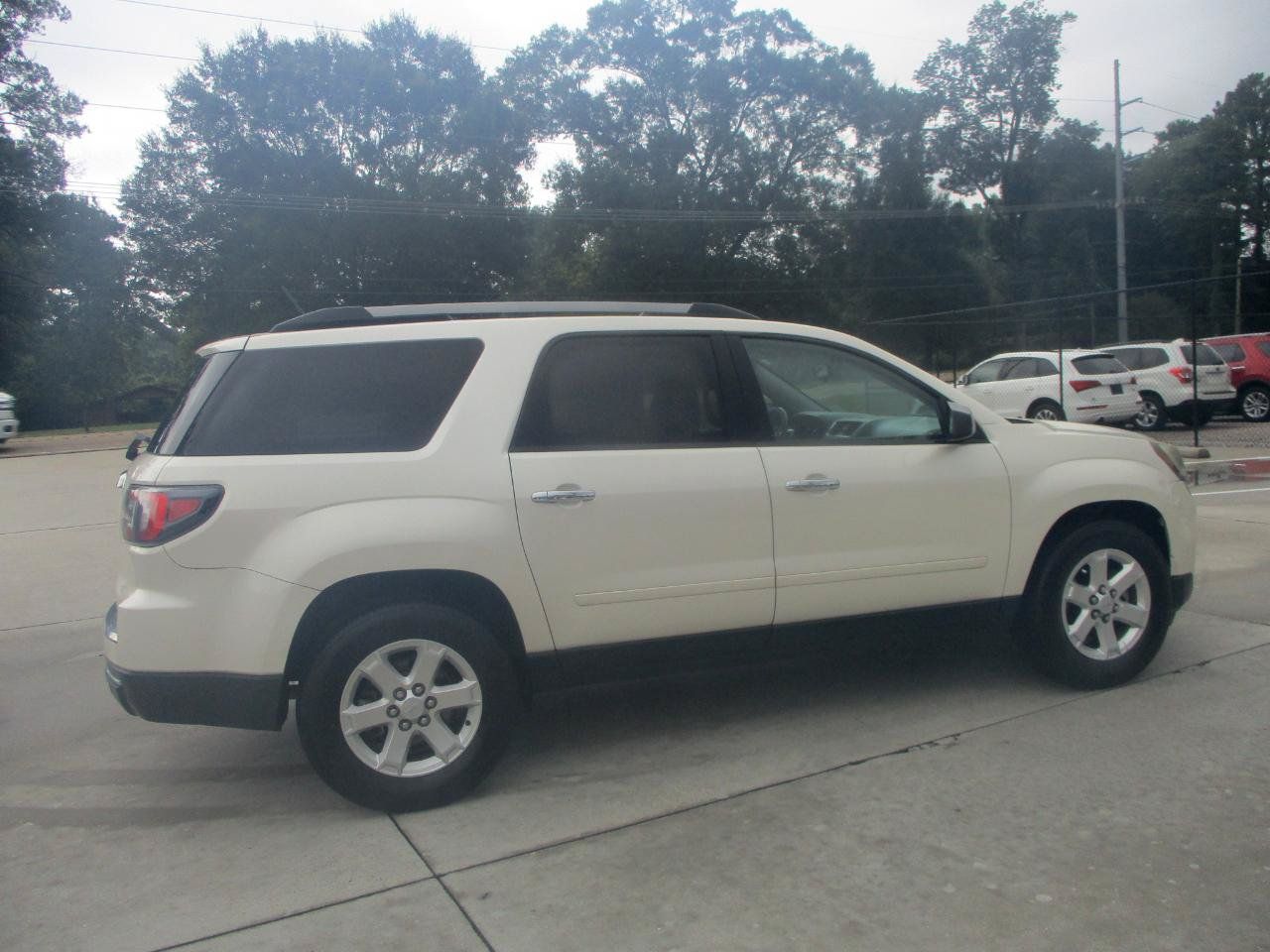 Used 2015 GMC Acadia SLE FWD image 23