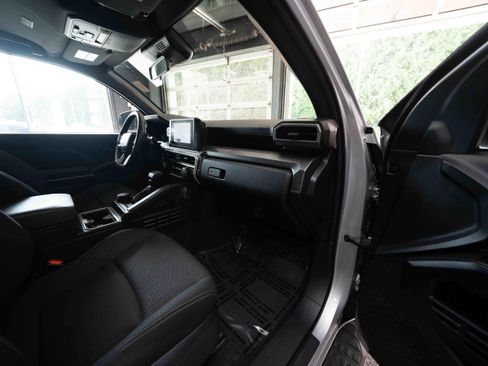 Used 2025 Toyota 4Runner SR5 AWD/4WD image 26