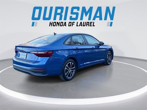 Used 2024 Volkswagen Jetta Sport image 8