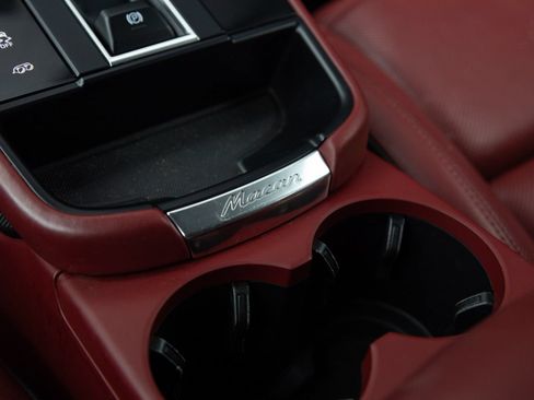 Certified 2024 Porsche Macan S AWD/4WD image 27