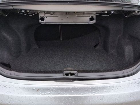 Used 2011 Toyota Camry image 22