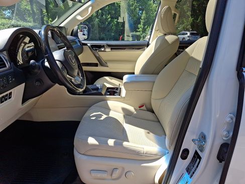 Used 2023 Lexus GX 460 Premium w/ Premium Package AWD/4WD image 14