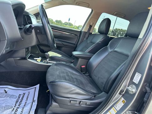Used 2020 Mitsubishi Outlander AWD image 17