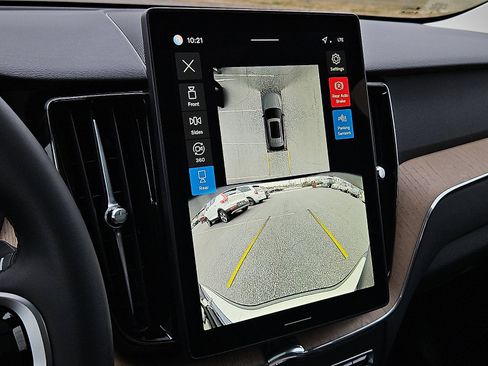 New 2026 Volvo XC60 B5 Plus w/ Protection Package Premier image 17