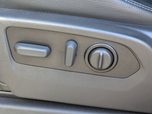 Certified 2022 GMC Sierra 2500 Denali w/ Denali Black Diamond Edition image 22