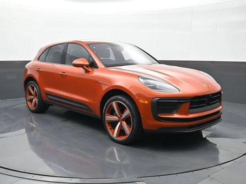 Certified 2023 Porsche Macan AWD/4WD image 24