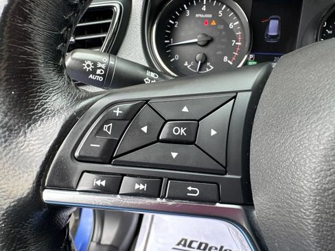 Used 2019 Nissan Rogue SV w/ Premium Package AWD/4WD image 19