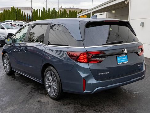 New 2026 Honda Odyssey Touring image 8