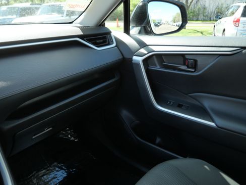 Certified 2025 Toyota RAV4 LE AWD/4WD image 33