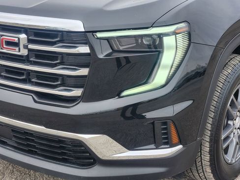 Used 2025 GMC Acadia Elevation image 10