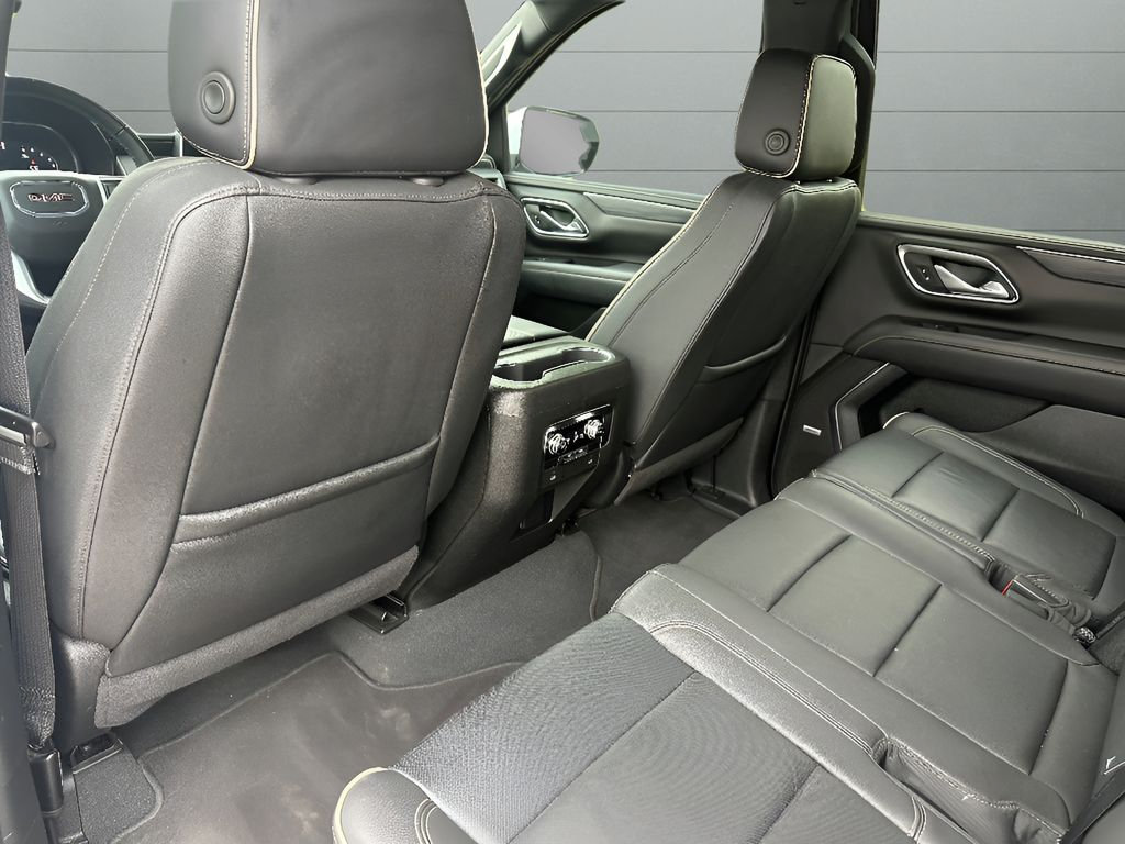 Used 2024 GMC Yukon SLT AWD/4WD image 15