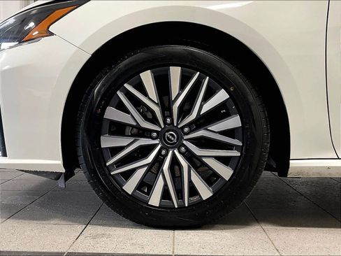 Certified 2025 Nissan Altima 2.5 SV FWD image 7
