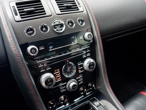 Used 2015 Aston Martin V12 Vantage S image 20