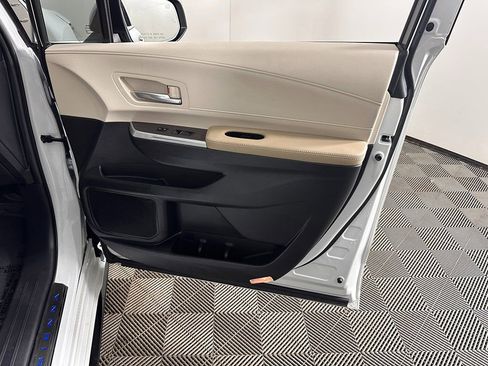 Used 2024 Toyota Sienna Limited FWD image 26