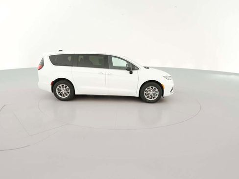 New 2026 Chrysler Pacifica Select image 14