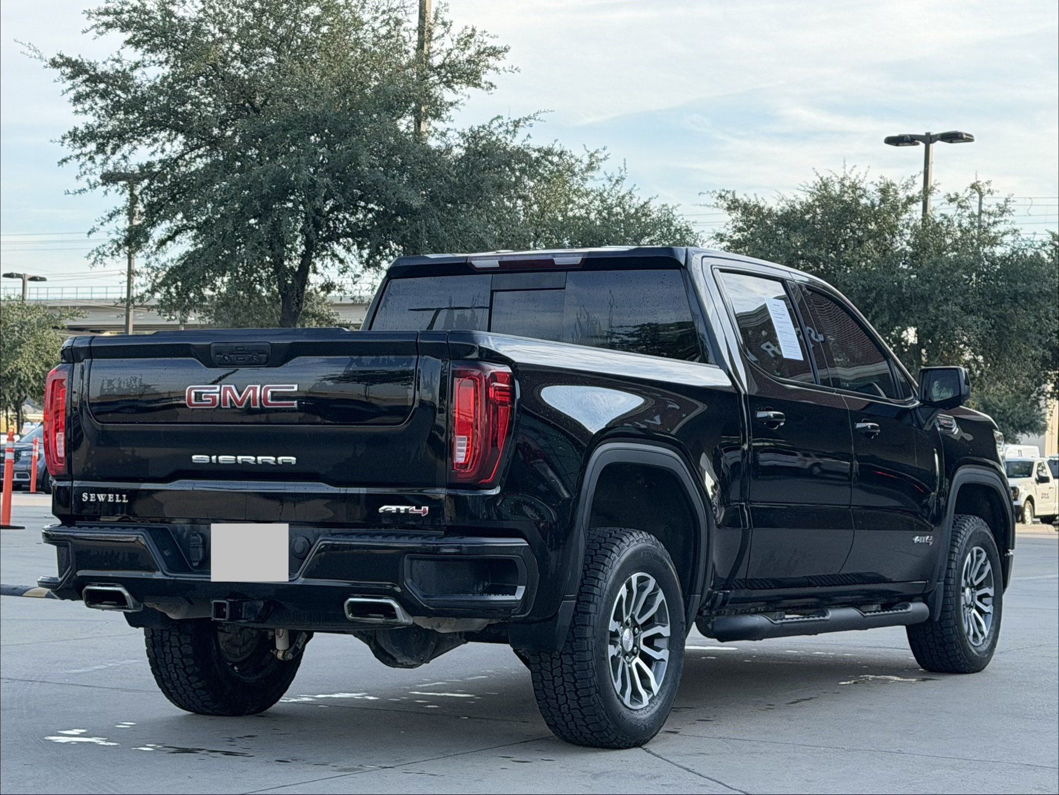 Used 2022 GMC Sierra 1500 AT4 w/ AT4 Preferred Package AWD/4WD image 4