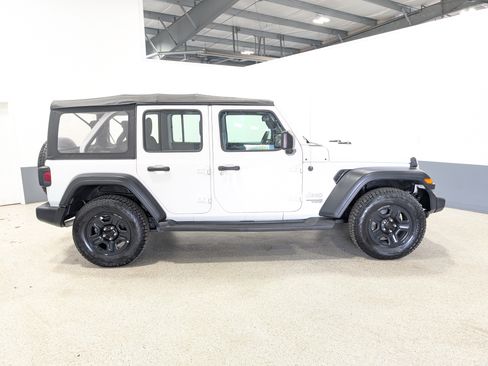 Used 2018 Jeep Wrangler Unlimited Sport AWD/4WD image 2