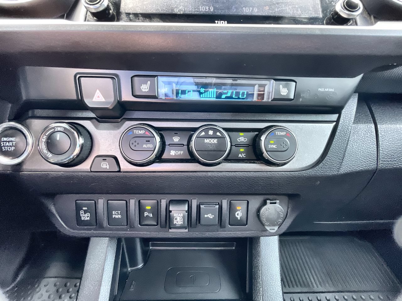 Used 2021 Toyota Tacoma TRD Off-Road w/ TRD Premium Off Road Package AWD/4WD image 17
