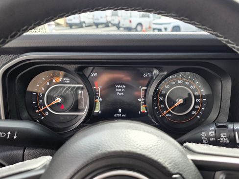 Certified 2026 Jeep Wrangler Unlimited Rubicon AWD/4WD image 17