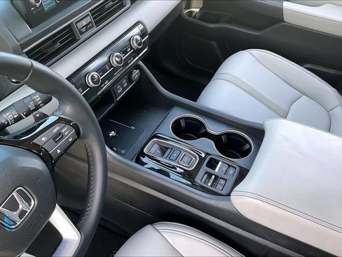 Certified 2025 Honda Pilot Touring image 17