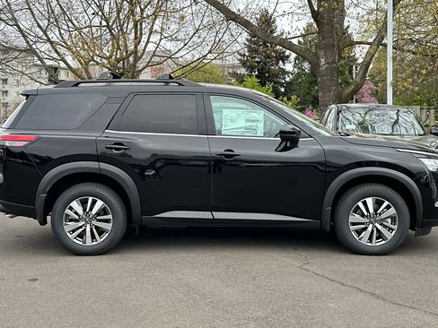 New 2026 Nissan Pathfinder SL image 8