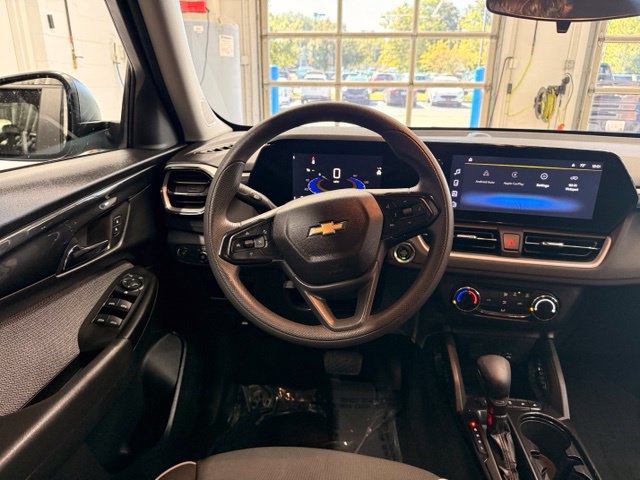 Used 2024 Chevrolet TrailBlazer LS w/ LS Convenience Package FWD image 18