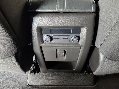 Used 2023 Chevrolet Traverse LT FWD image 41