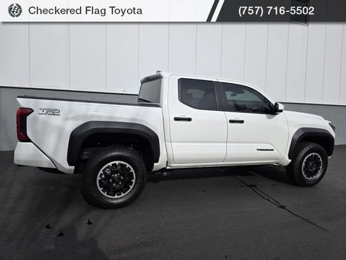 Used 2024 Toyota Tacoma TRD Off-Road image 8