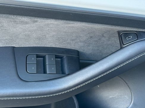 Used 2023 Tesla Model 3 Standard Range image 12