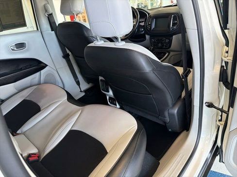 Used 2019 Jeep Compass Latitude w/ Popular Equipment Group FWD image 12