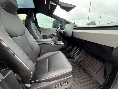 Used 2024 Tesla Cybertruck AWD Crew Cab image 25