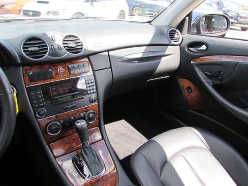 Used 2008 Mercedes-Benz CLK 350 Coupe image 19