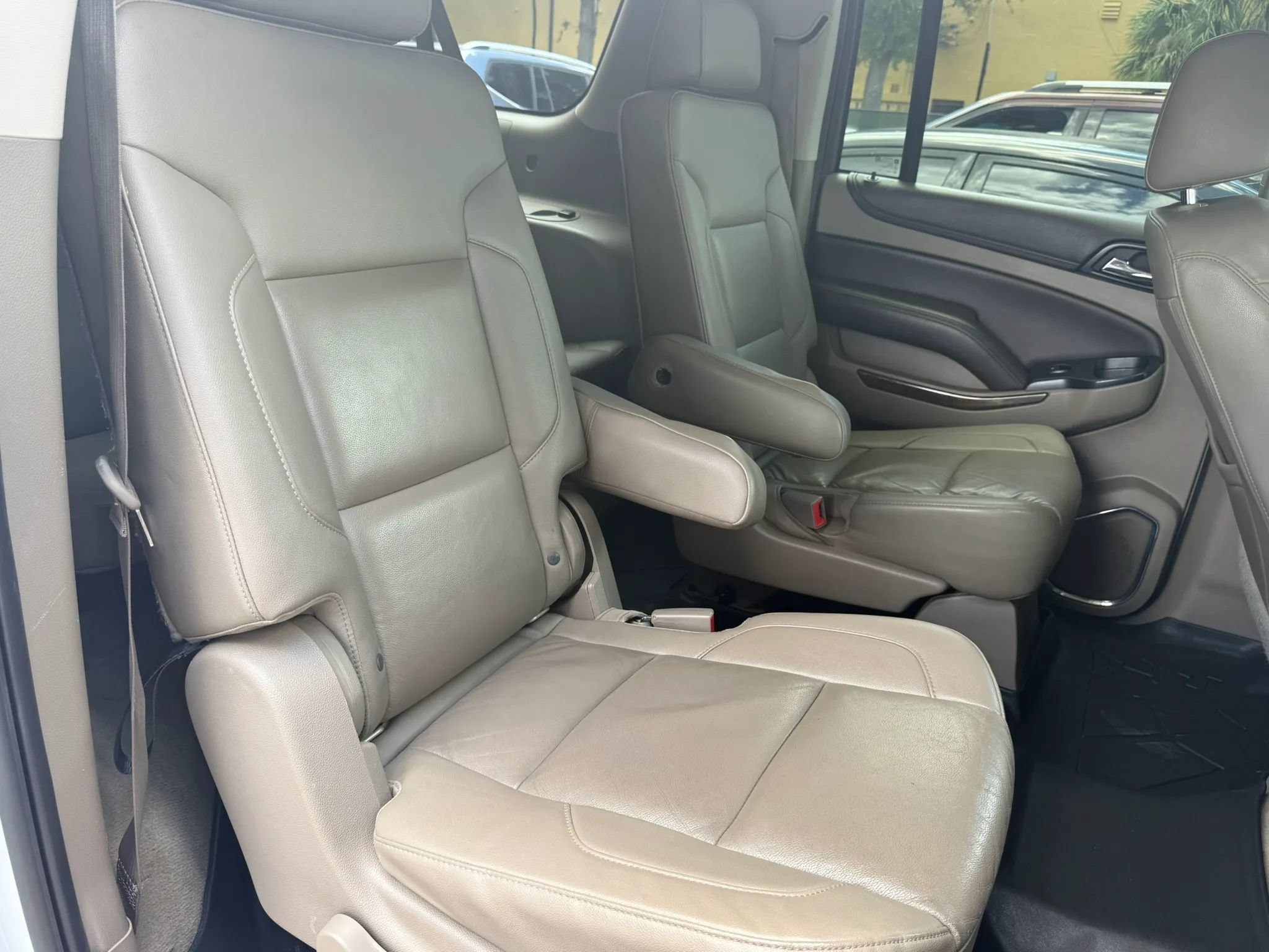 Used 2016 Chevrolet Suburban LT RWD image 16