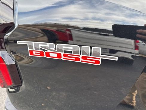 Used 2025 Chevrolet Colorado Trail Boss image 14