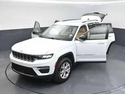 Used 2022 Jeep Grand Cherokee Limited AWD/4WD image 55