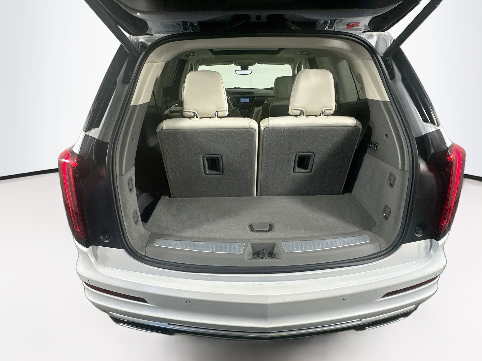 Used 2023 Cadillac XT6 Premium Luxury w/ Technology Package FWD image 30