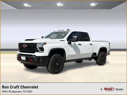 Used 2025 Chevrolet Silverado 2500 ZR2 w/ Technology Package AWD/4WD image 1