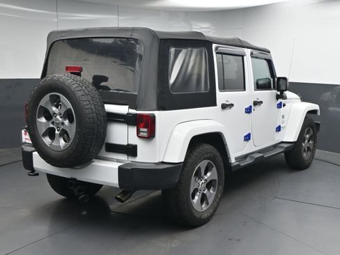 Used 2016 Jeep Wrangler Unlimited Sahara w/ Connectivity Group image 8